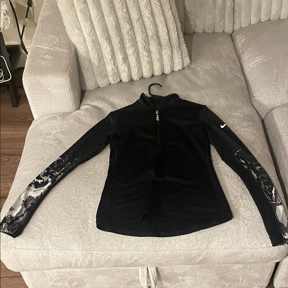 Nike Women's Black and Gray Long Sleeve With Thumb Holes Running Layer